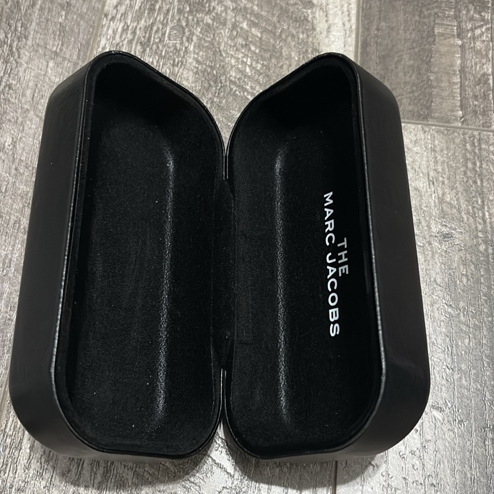 MARC BY MARC JACOBS SUNGLASSES W/ BRANDED CASE - Picture 10 of 10
